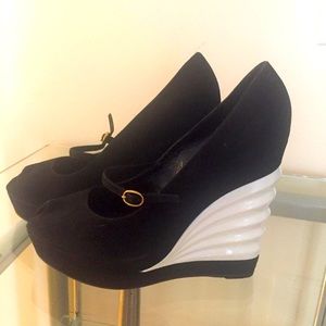 Worn just one time. Beautiful shoe YSL